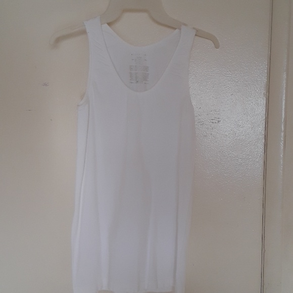 Basic black and white tank tops - Picture 4 of 5